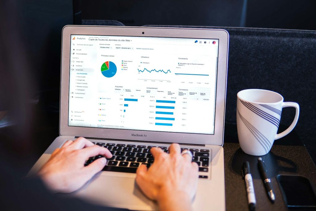 Data analytics dashboard on a laptop, the kind of pipeline work taught in the data engineering course in Pune